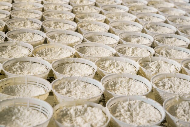 Produzione italiana di ricotta in negozio