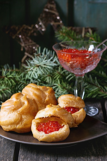 Profiteroles al caviale rosso