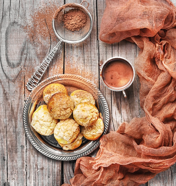 Profiteroles e cioccolata calda
