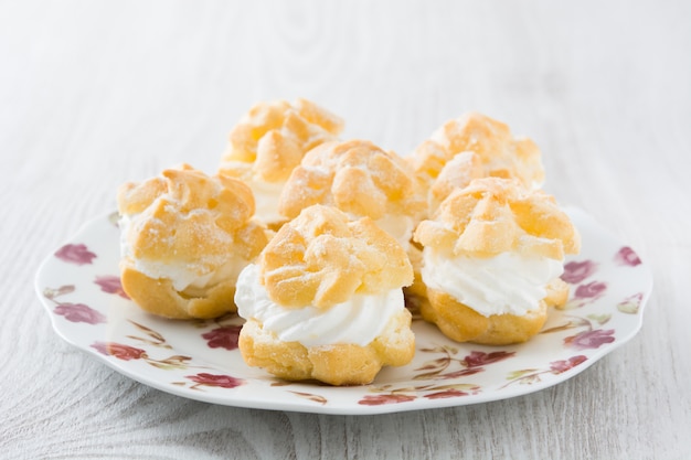 Profiteroles freschi con panna