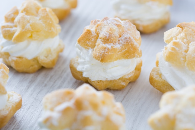 Profiteroles freschi con panna