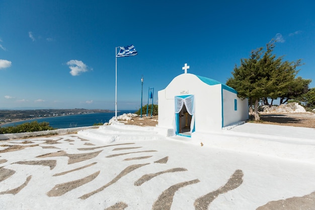 Profitis Ilias Cappella Faliraki Isola di Rodi Grecia Monastero è costruito in alto sulla collina vicino a Faliraki in alto sopra Anthony Quinn e Ladiko Bays