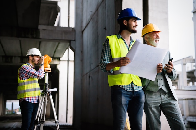 Progetti e progetti di discussione per architetti e ingegneri edili o geometri