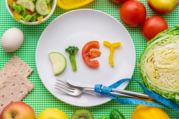 Programma di dieta settimanale. Il concetto di corretta alimentazione. Messa a fuoco selettiva. natura.