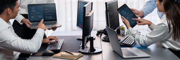 Programmatore e ingegnere del software che lavora nella società di sviluppo tecnologico Trailblazing