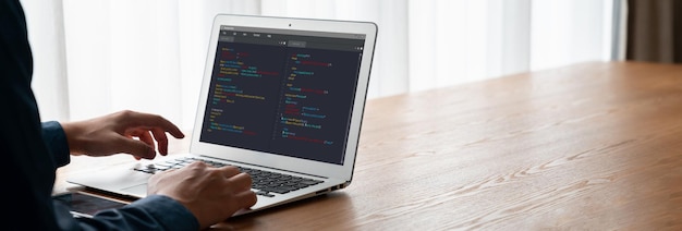 Programmazione dello sviluppo di software sullo schermo del computer per applicazioni di moda