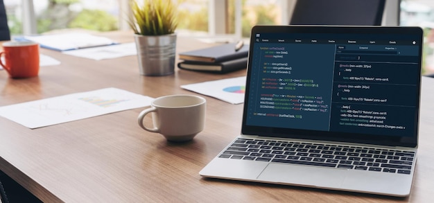 Programmazione dello sviluppo di software sullo schermo del computer per applicazioni di moda