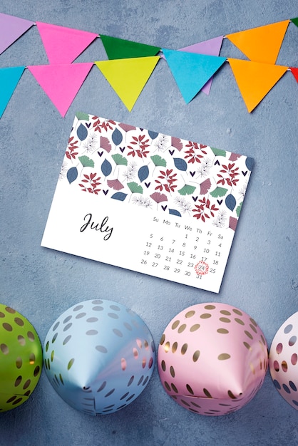 Promemoria di compleanno in calendario e cappelli