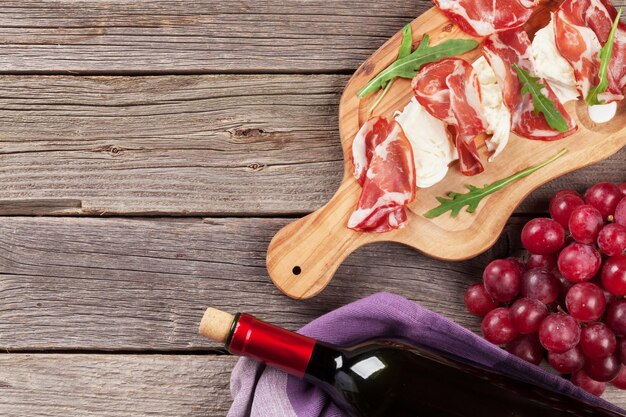 Prosciutto e mozzarella al vino rosso