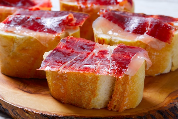 prosciutto iberico dalla Spagna tapas pinchos