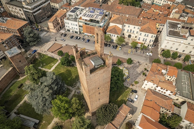 Prospettiva aerea della torre storica della città di Rovigo