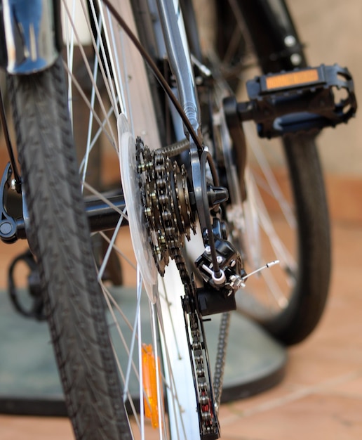 Prossimo piano degli ingranaggi della bicicletta
