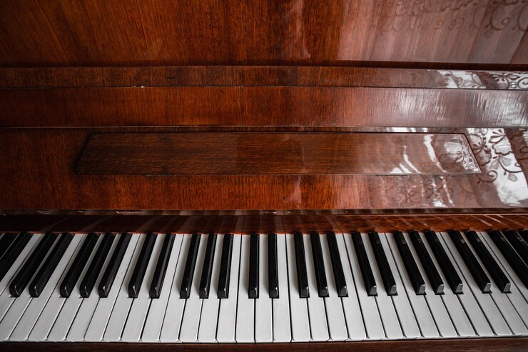 Foto prossimo piano dei tasti del pianoforte