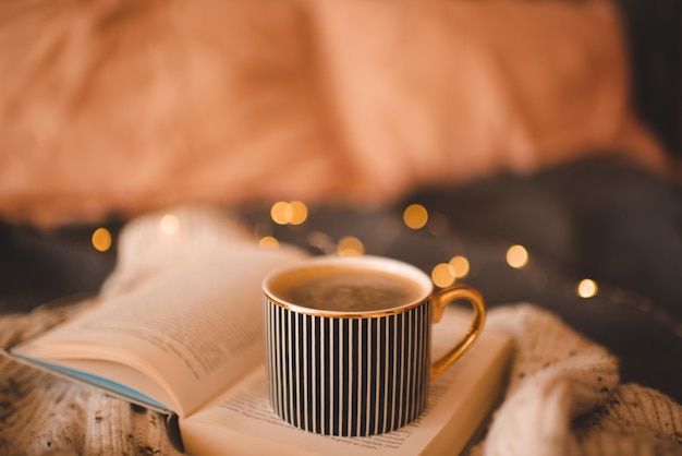 Prossimo piano del caffè sul tavolo