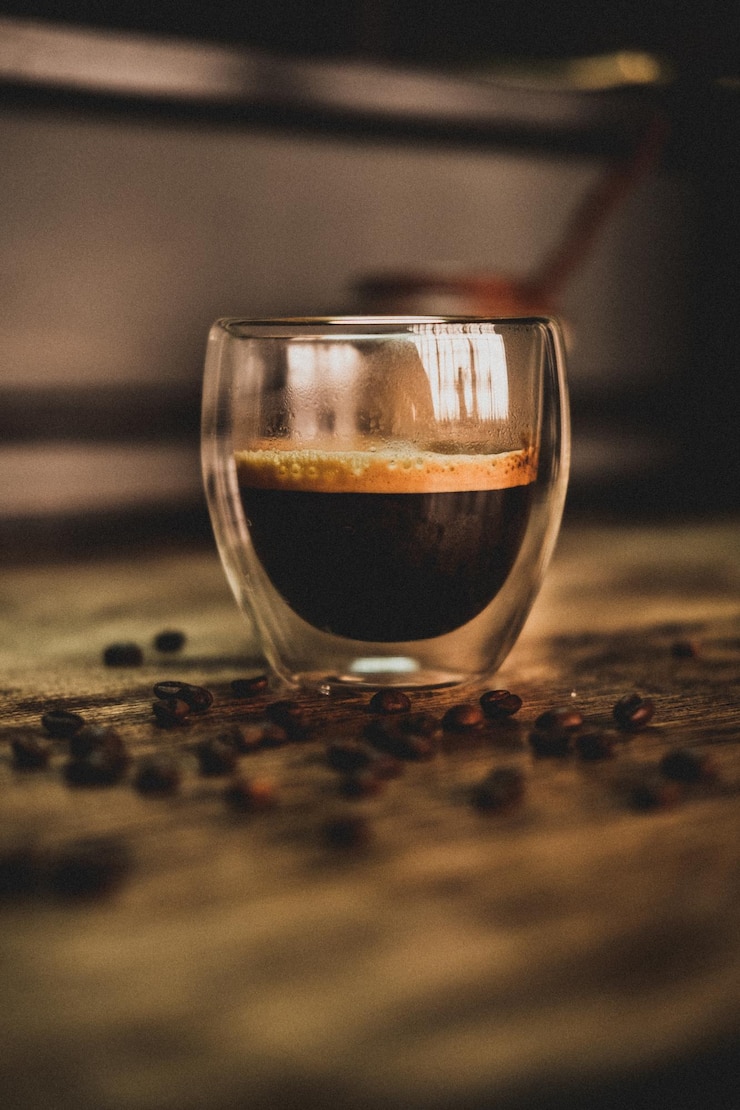 Foto prossimo piano del caffè sul tavolo