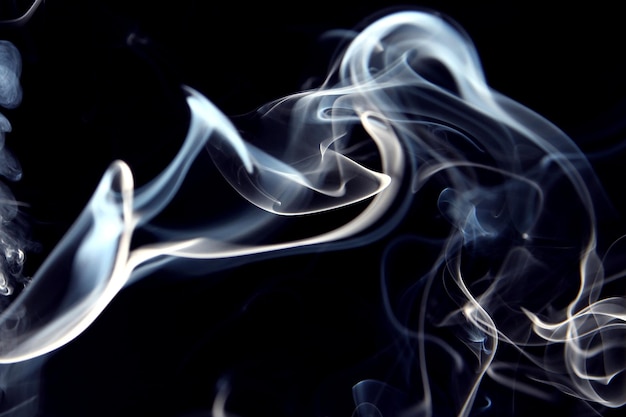 Prossimo piano del fumo sullo sfondo astratto