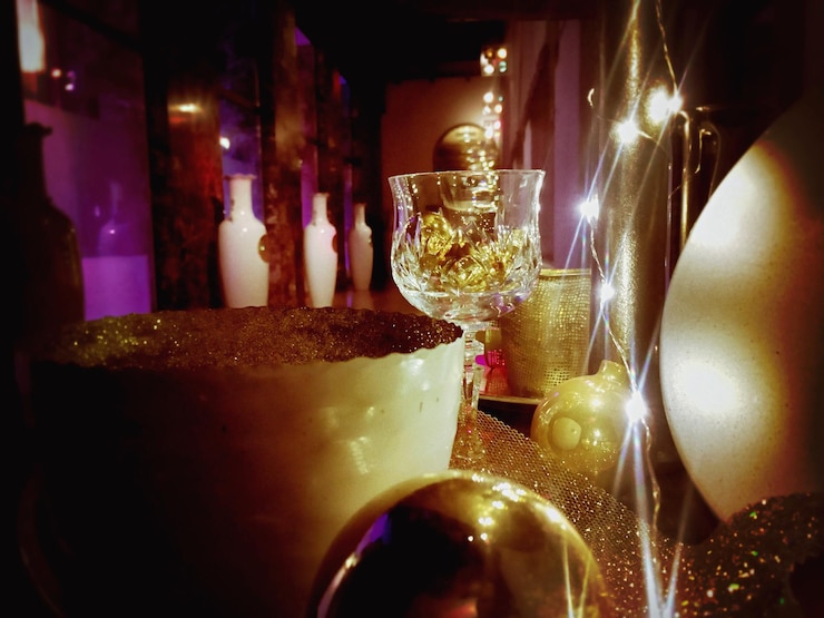 Foto prossimo piano del vino sulla tavola