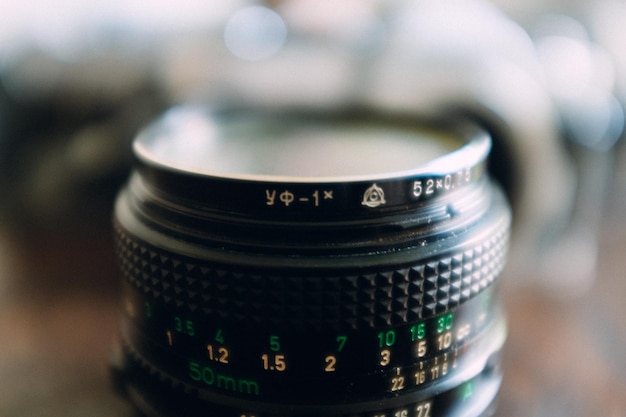Prossimo piano dell'obiettivo di una fotocamera digitale