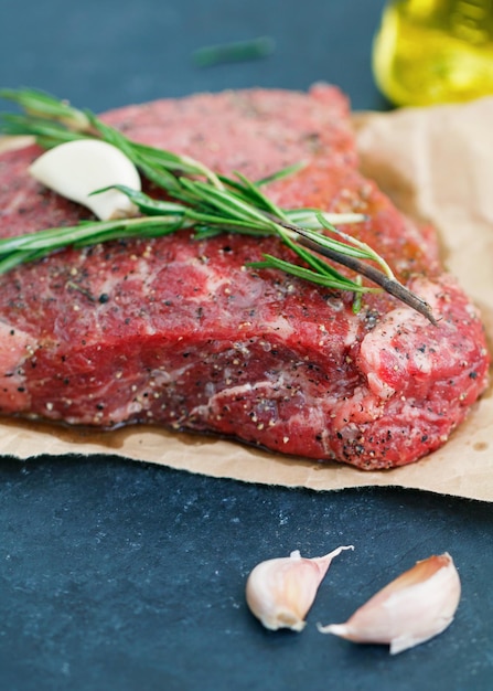 Prossimo piano della carne sulla tavola