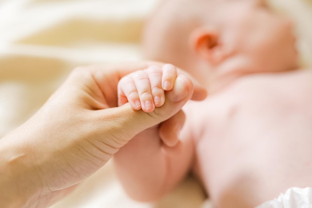 Prossimo piano della mano del bambino