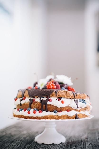 Prossimo piano della torta sul tavolo