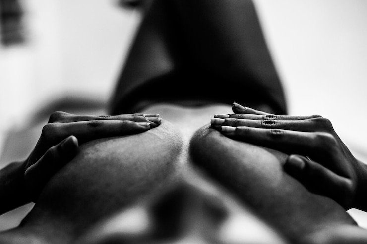 Foto prossimo piano delle mani