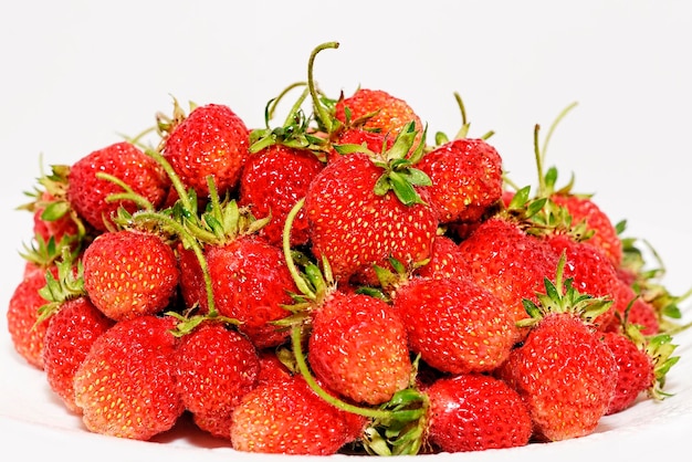 Prossimo piano di fragole in piatto