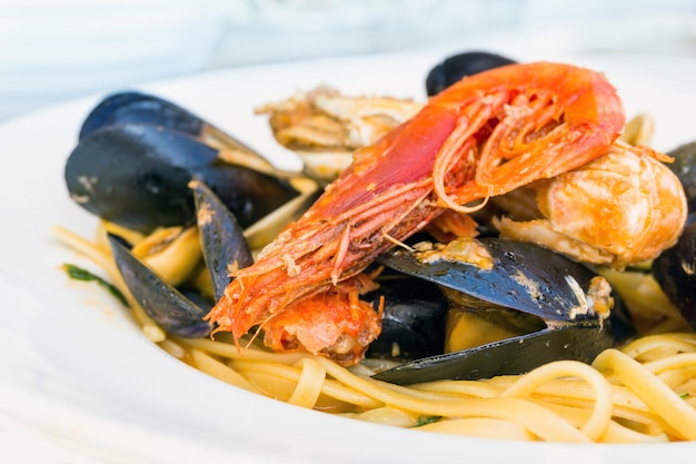 Prossimo piano di frutti di mare in piatto