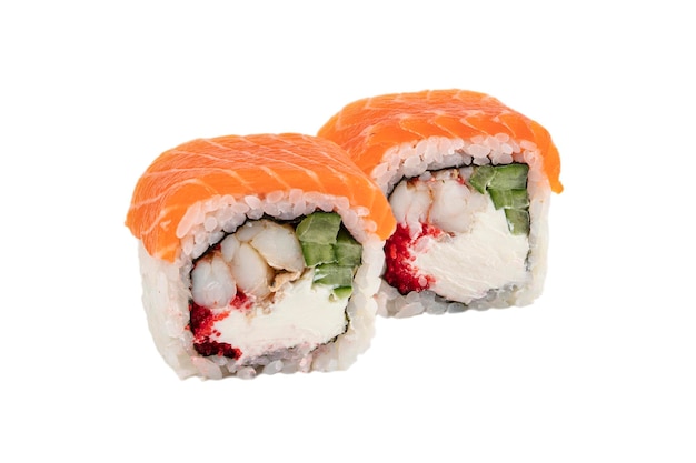 Prossimo piano di sushi isolato su sfondo bianco Sushi roll cotto con trota di pesce rosso Philadelphia