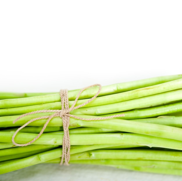 Prossimo piano di un vegetale sullo sfondo bianco