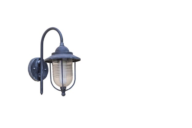 Prossimo piano di una lampada elettrica sullo sfondo bianco