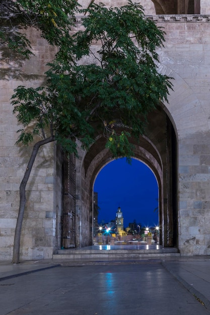 Puerta de Serranos a Valencia dall'interno della Spagna