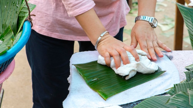 Pulire il tradizionale materiale da imballaggio ecologico foglia di banana verde smeraldo