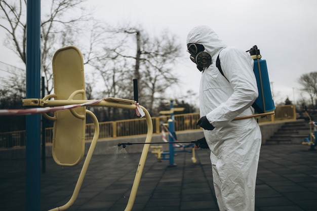 Pulizia e disinfezione nel parco giochi