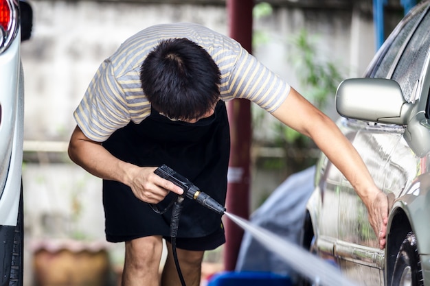 Pulizia lavaggio auto, Pulizia auto con acqua ad alta pressione