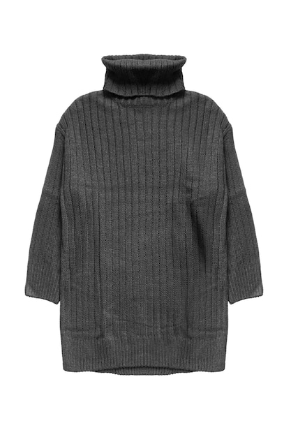 Pullover nero a maglia di grandi dimensioni isolato su bianco