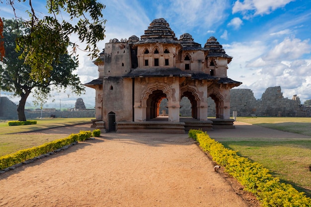 Punto di riferimento turistico indiano Lotus Mahal padiglione. Centro Reale. Hampi, Karnataka, India.