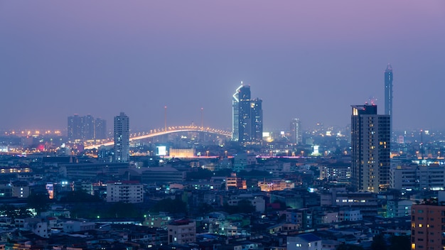 Punto Di Vista Con Edificio Di Notte