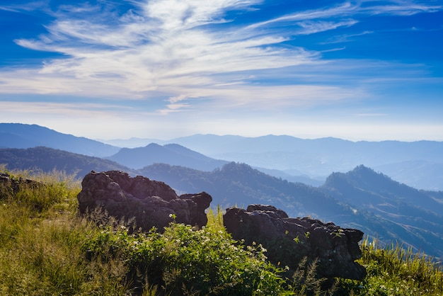 Punto di vista di Doi Pha Tang, provincia di Chiang Rai in Tailandia. bellissima posizione