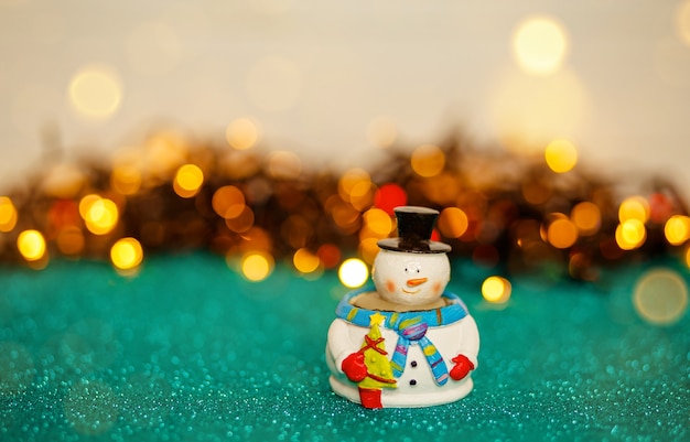 Pupazzo di neve con il concetto di natale del nuovo anno di inverno della decorazione di natale