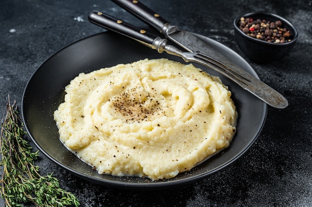 Purea di patate, Purè di patate in un piatto con erbe