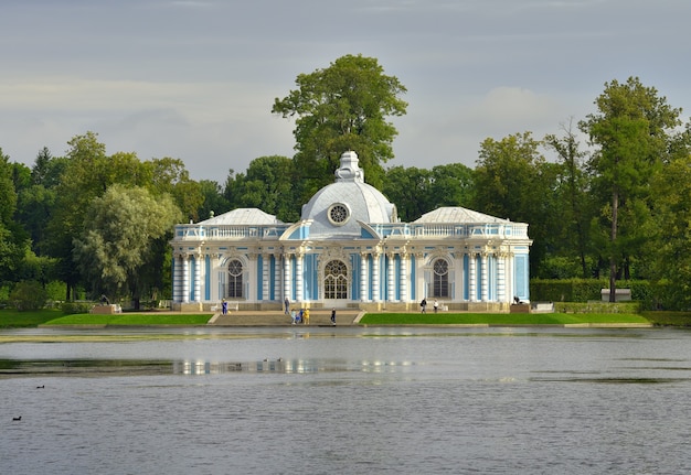 Pushkin San Pietroburgo Russia09032020 Grotto Pavilion Elegante edificio sulla banca