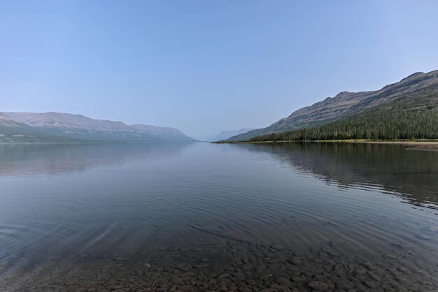 Putorana Plateau una foschia nebbiosa sul lago