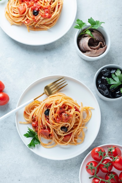 Puttanesca italiana tradizionale della pasta