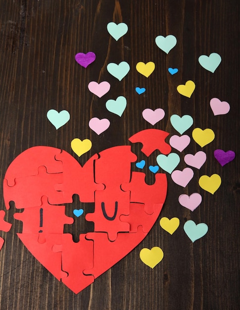 Puzzle a forma di cuore con parole I