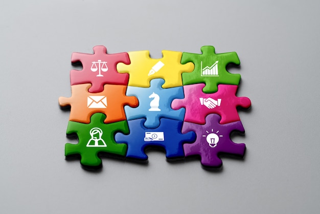 Puzzle colorato di business e strategia