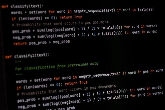 Python per sviluppatori, script java, html, codice sorgente css sullo schermo del monitor. script di scrittura dello sviluppatore di software. codifica del programma. sfondo del codice di modifica del programmatore. Colpo ravvicinato del fondo di tecnologia.