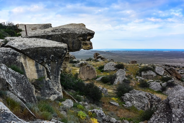 Qobustan turistico con area di petroglifi elencata nel patrimonio mondiale dell'UNESCO in Azerbaigian Baku