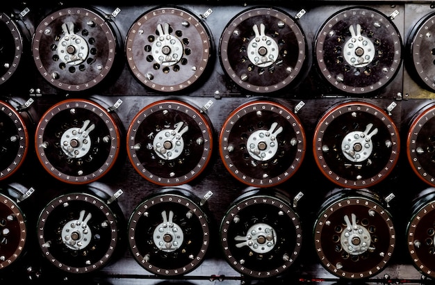 Quadranti indicatori della famosa macchina "Bombe" a Bletchley Park utilizzata per decifrare i messaggi "Enigma" crittografati tedeschi. gennaio 2017