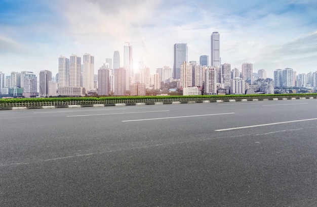 Quadrato stradale e orizzonte urbani del paesaggio architettonico a Chongqing